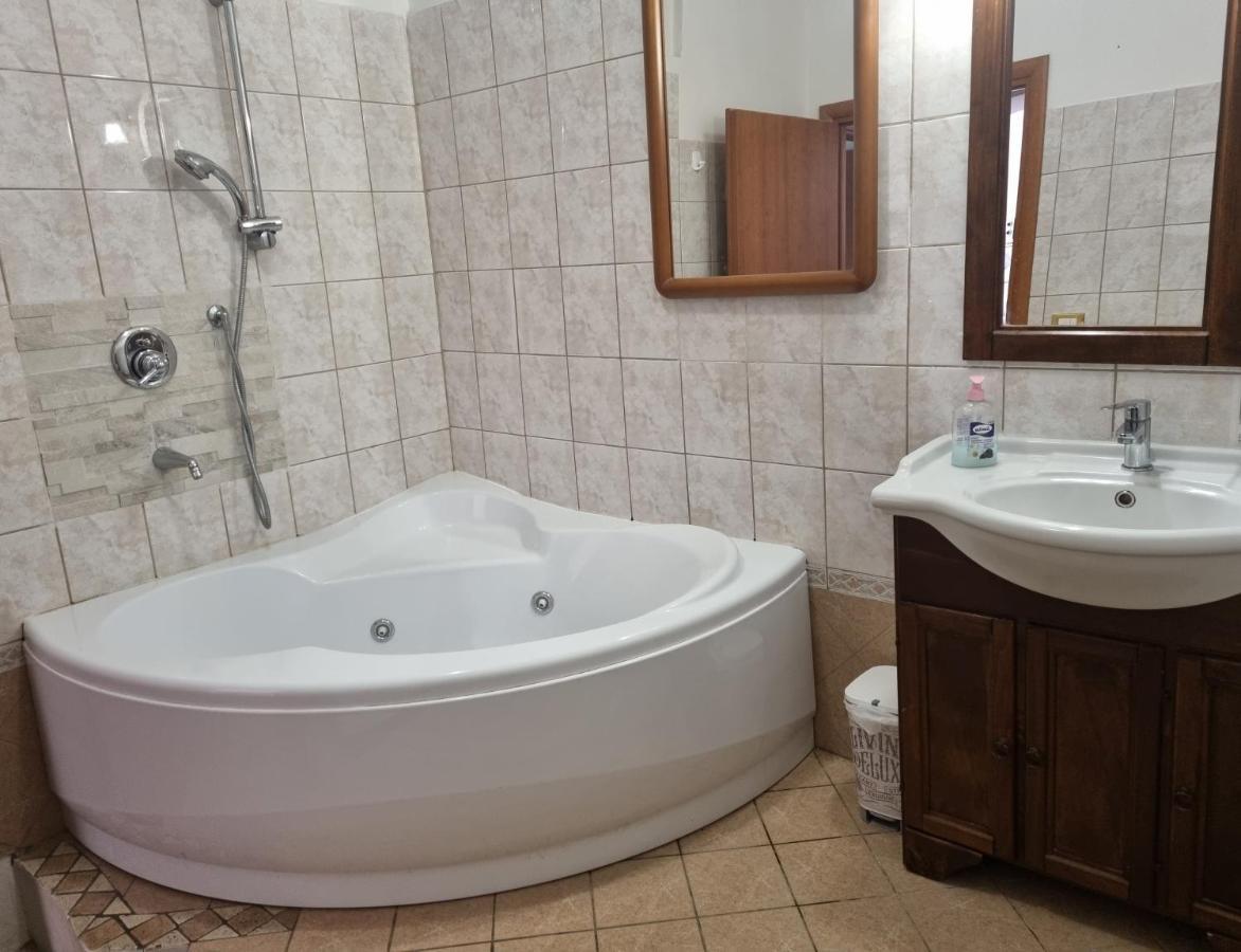 Casa Mille Baci Con Parcheggio Apartman Livorno Kültér fotó